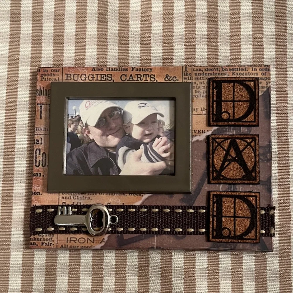 Mini Photo Frame Fridge Magnets – “MOM” & “DAD” – Set of 2 – NWOT